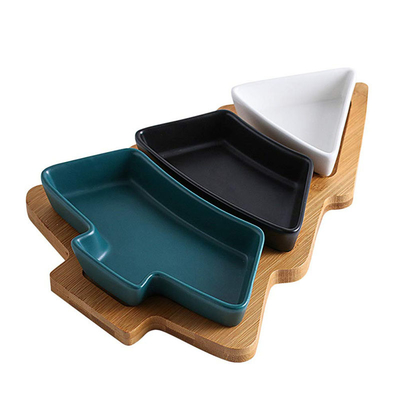 bandeja de mesa de bambu com três pratos de cerâmica removíveis e forma de árvore de Natal