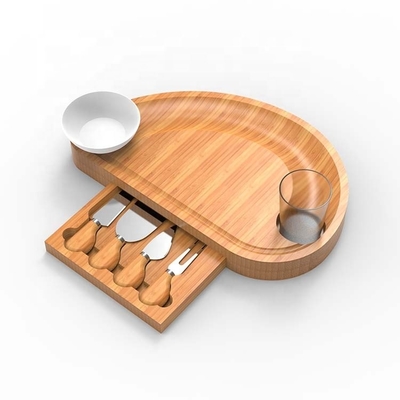 Tabuleiro de corte de queijo de bambu em forma de concha semicírculo e conjunto de facas para desenhos personalizados