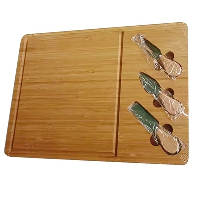 Tabuleiro de queijo de madeira de bambu e conjunto de três facas ideais para criar uma impressionante exibição de queijo