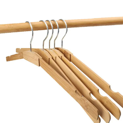 10 Pacotes de cabides de bambu com ganchos giratórios de 360 graus e ranhuras de ombro 44x21,5x2cm